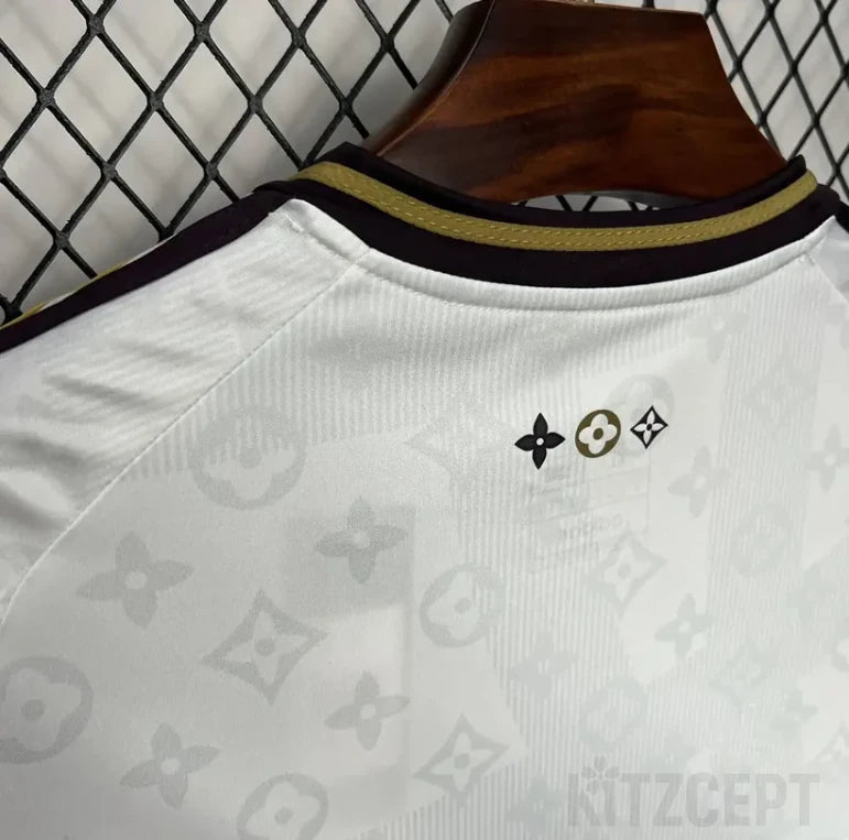 Merengue Élégance – Maillot Concept Real Madrid ⚪✨👑 Kitzcept